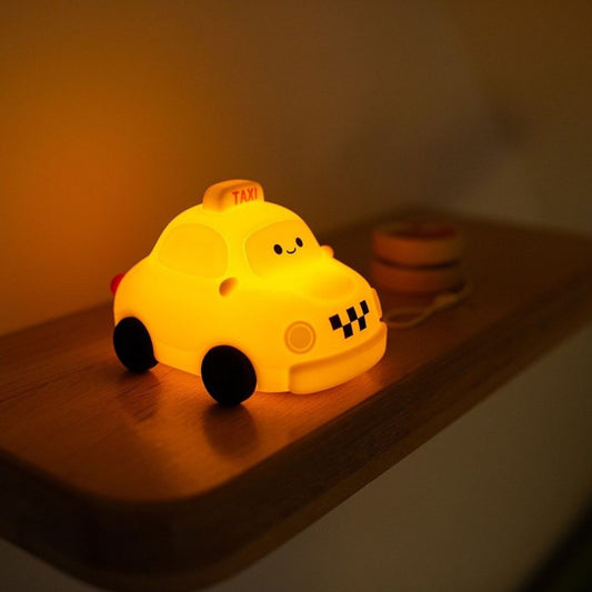 MARY’S Taxi lamp met warm licht.