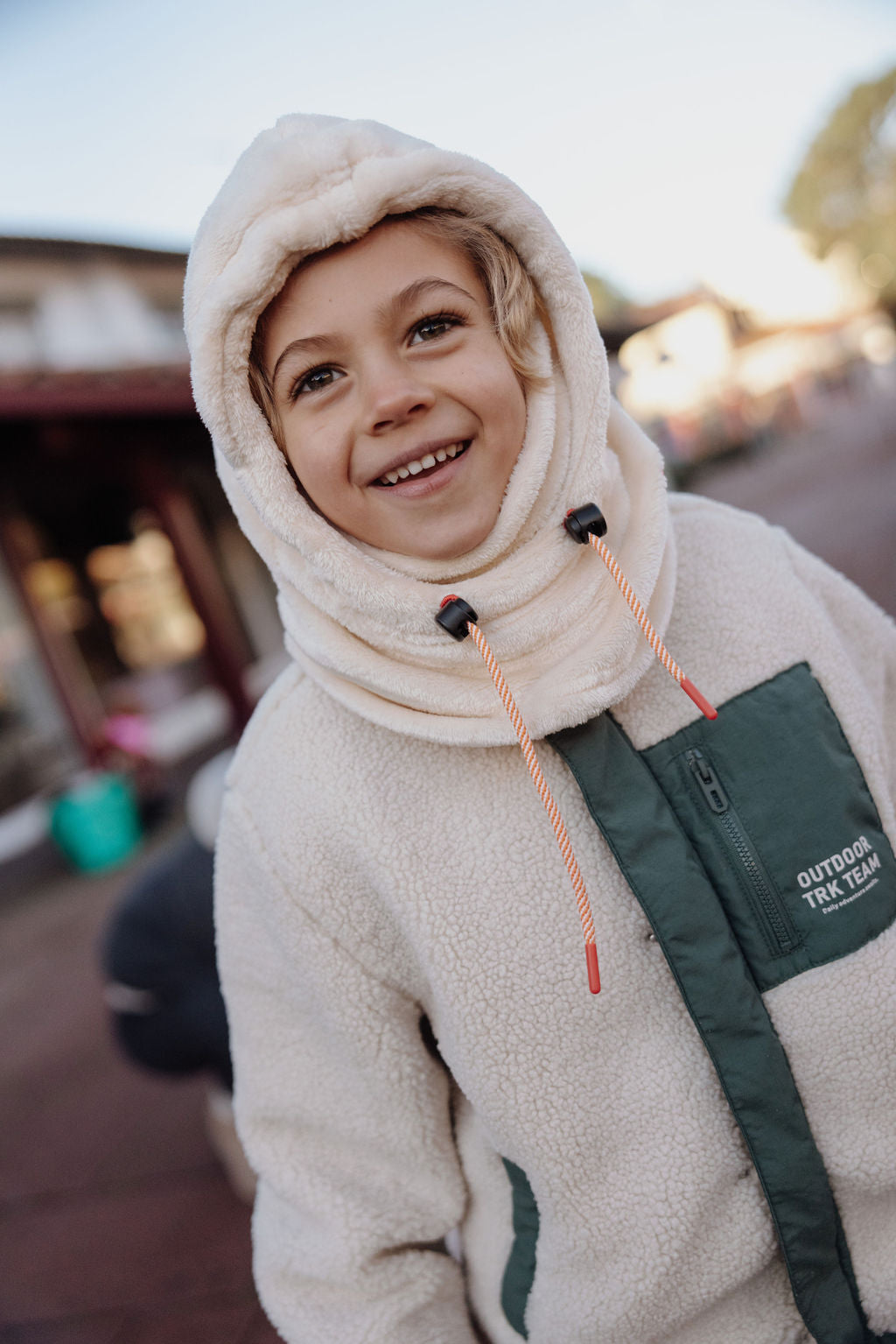 Warme wintermuts met bedekking van hoofd, oren en nek.