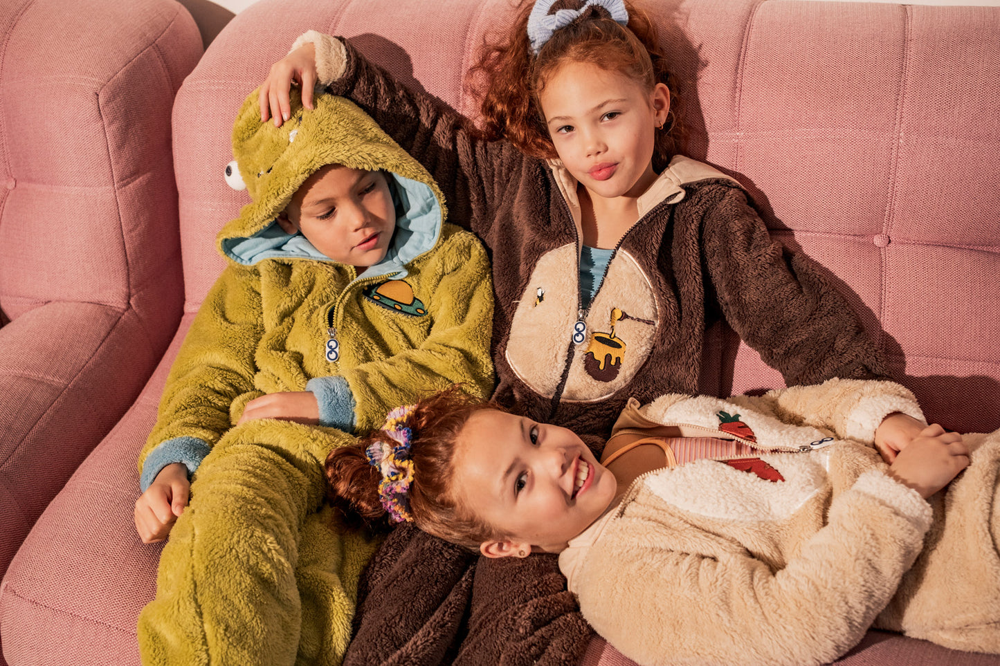 Zachte teddy onesie voor kinderen.