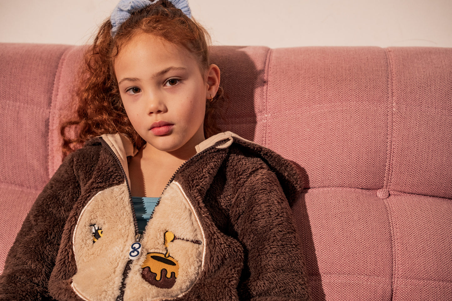 Woody Bear onesie met capuchon en oortjes.