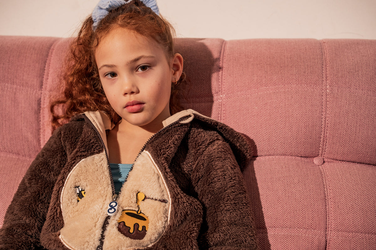 Woody Bear onesie met capuchon en oortjes.