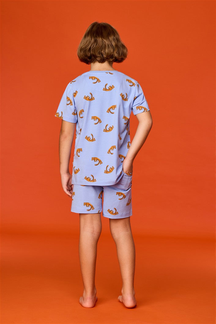 Achterkant lichtblauwe pyjama met tijgers
