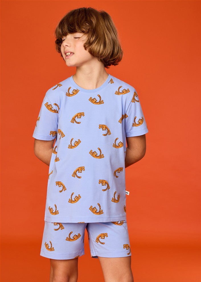 Lichtblauwe kinderpyjama met all-over tijgerprint van Woody
