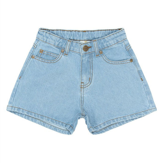 lichtblauwe kindershort in licht blauwe denim van the new