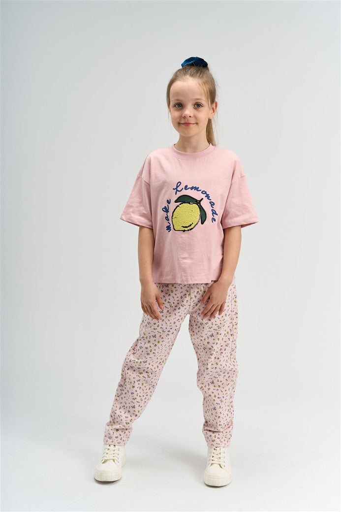 Lichtroze jeans met bloemetjes volledig zicht