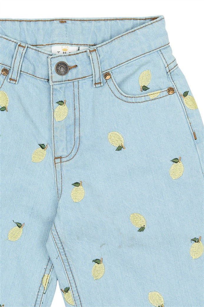 detail geborduurde citroenen op wide jeans sia van the new