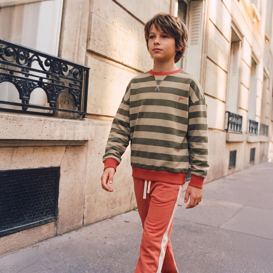 Gestreepte sweater in olijfgroen en ecru.