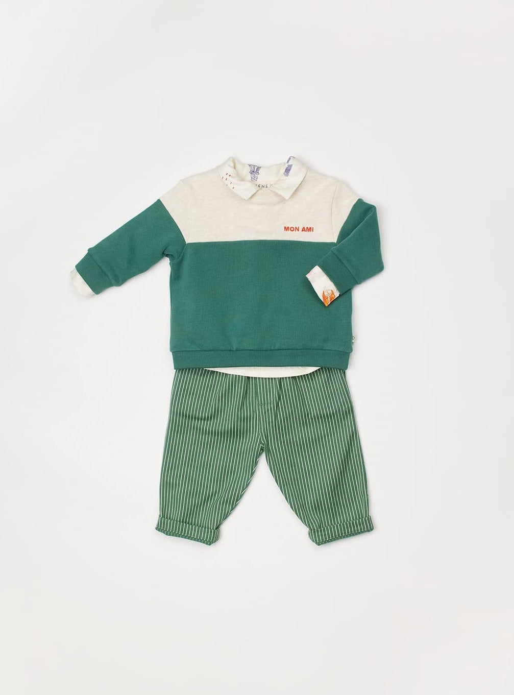 Woven broek voor kinderen met groen streepmotief.