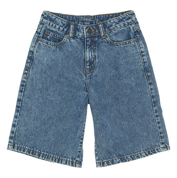 knielange kindershort in blauwe denim van the new