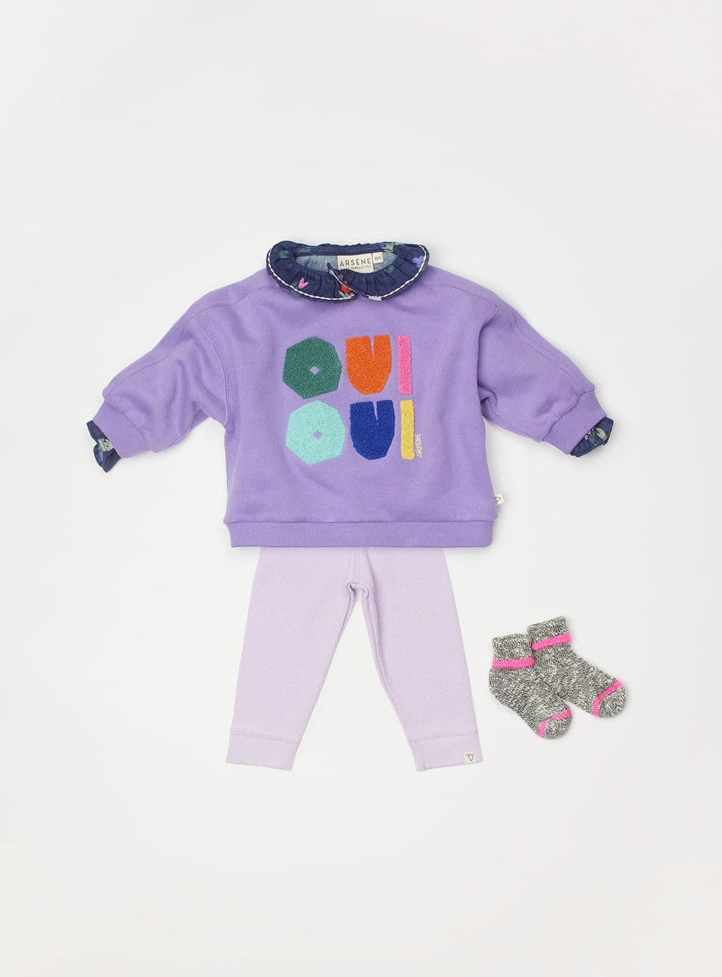 voorbeeld outfit met de oui oui sweater violet voor baby's van arséne et les pipelettes