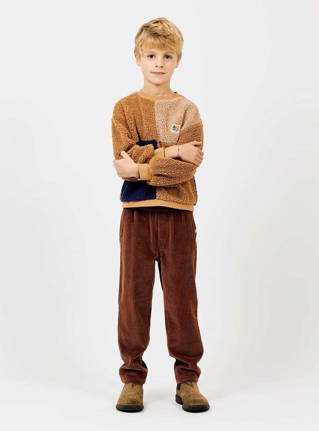 Warme teddy sweater voor kinderen in bruin, beige en donkerblauw.
