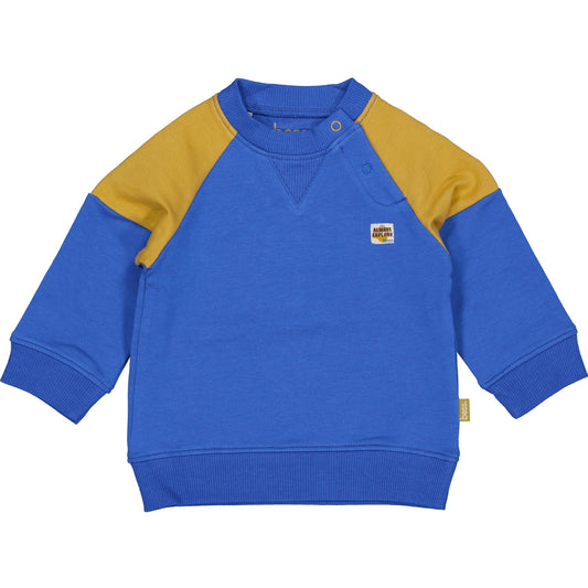 Royal Blue sweater voor babyjongens met okergele schouderaccenten.
