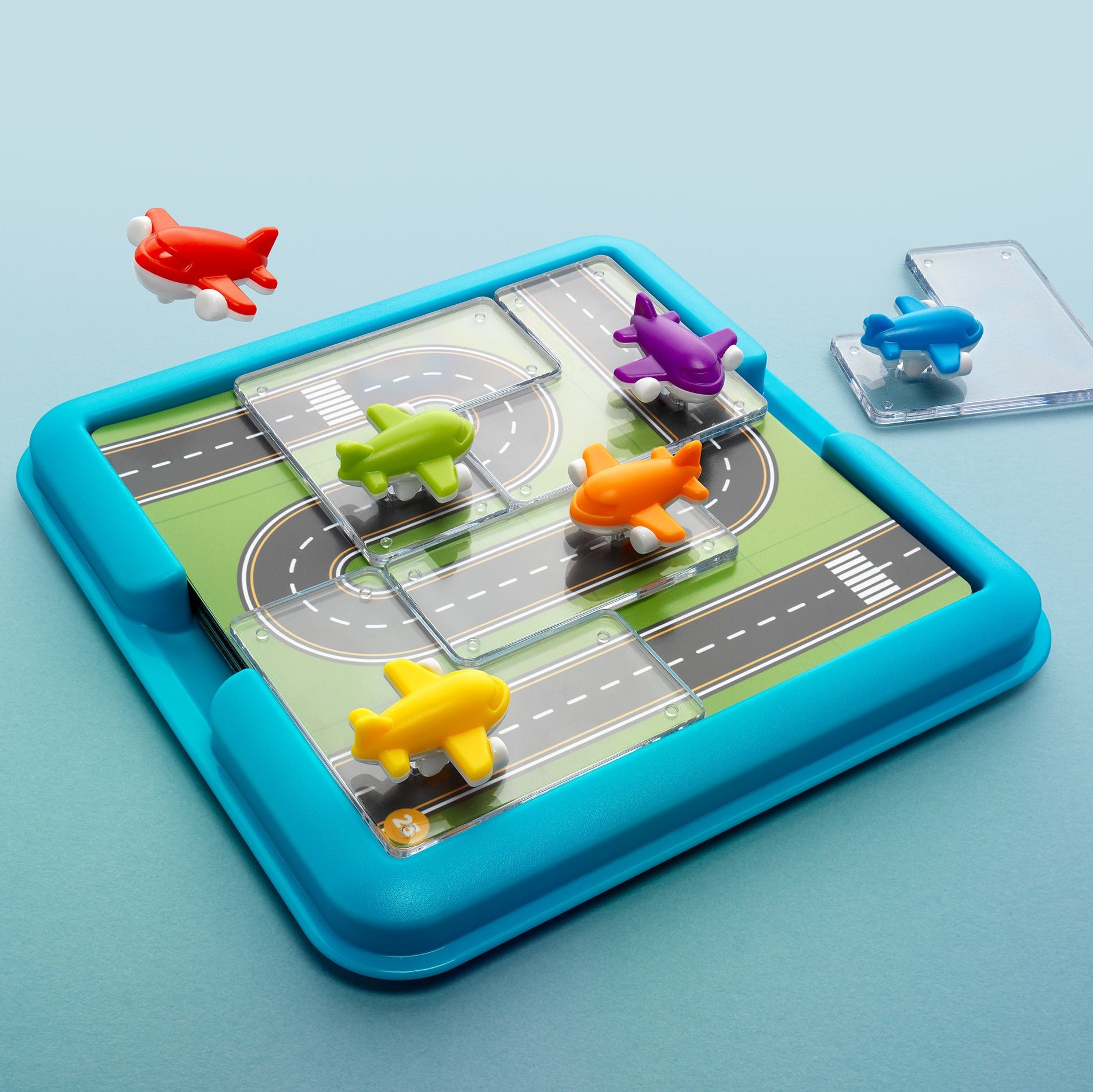 Take Off puzzelspel met vliegtuigen en opdrachten waarbij routes en posities correct moeten worden gelegd op een speelbord.
