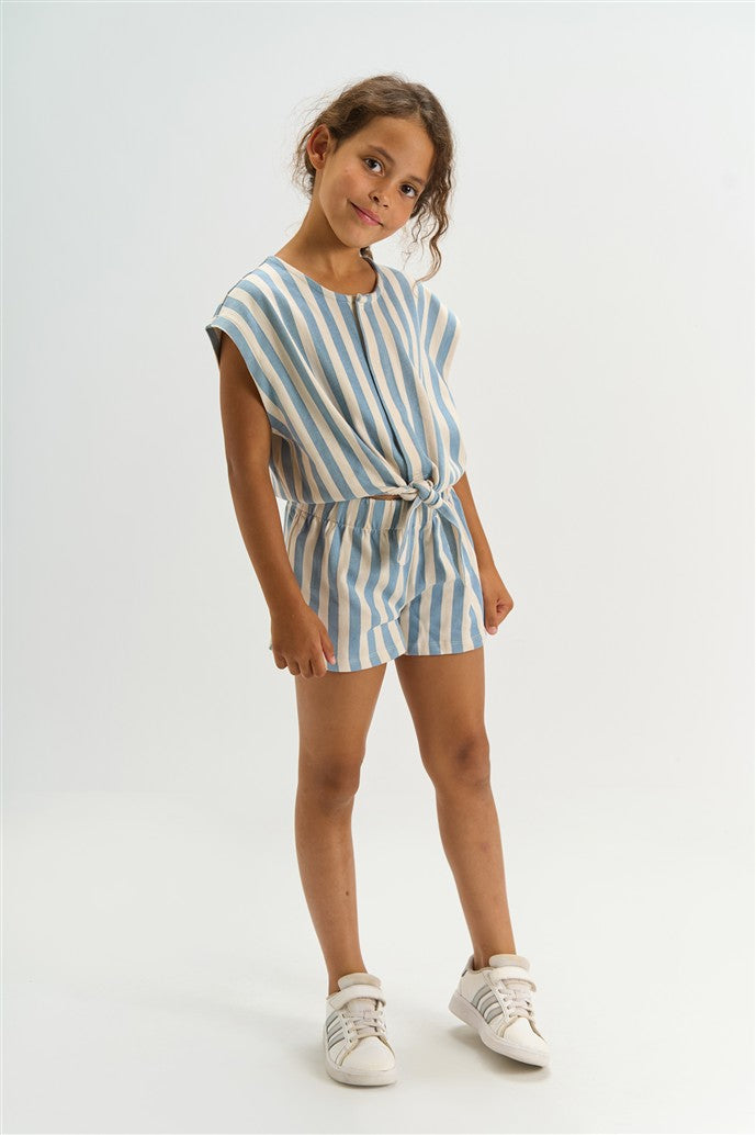 meisje draagt jumpsuit talia van the new