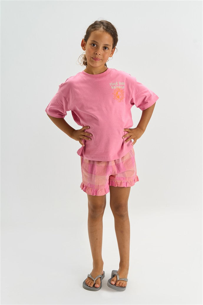 meisje draagt tshirt taylen rose van the new