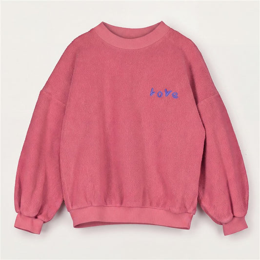 Roze teddy velours sweater voor kinderen met geborduurde LOVE tekst.