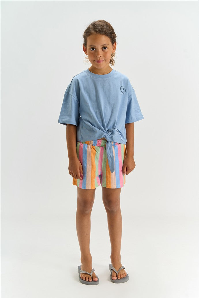 meisje draagt tshirt tilda en short trace van the new