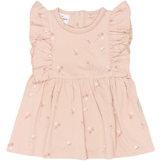 lichtroze babyjurk met body en schelpenprint van the new