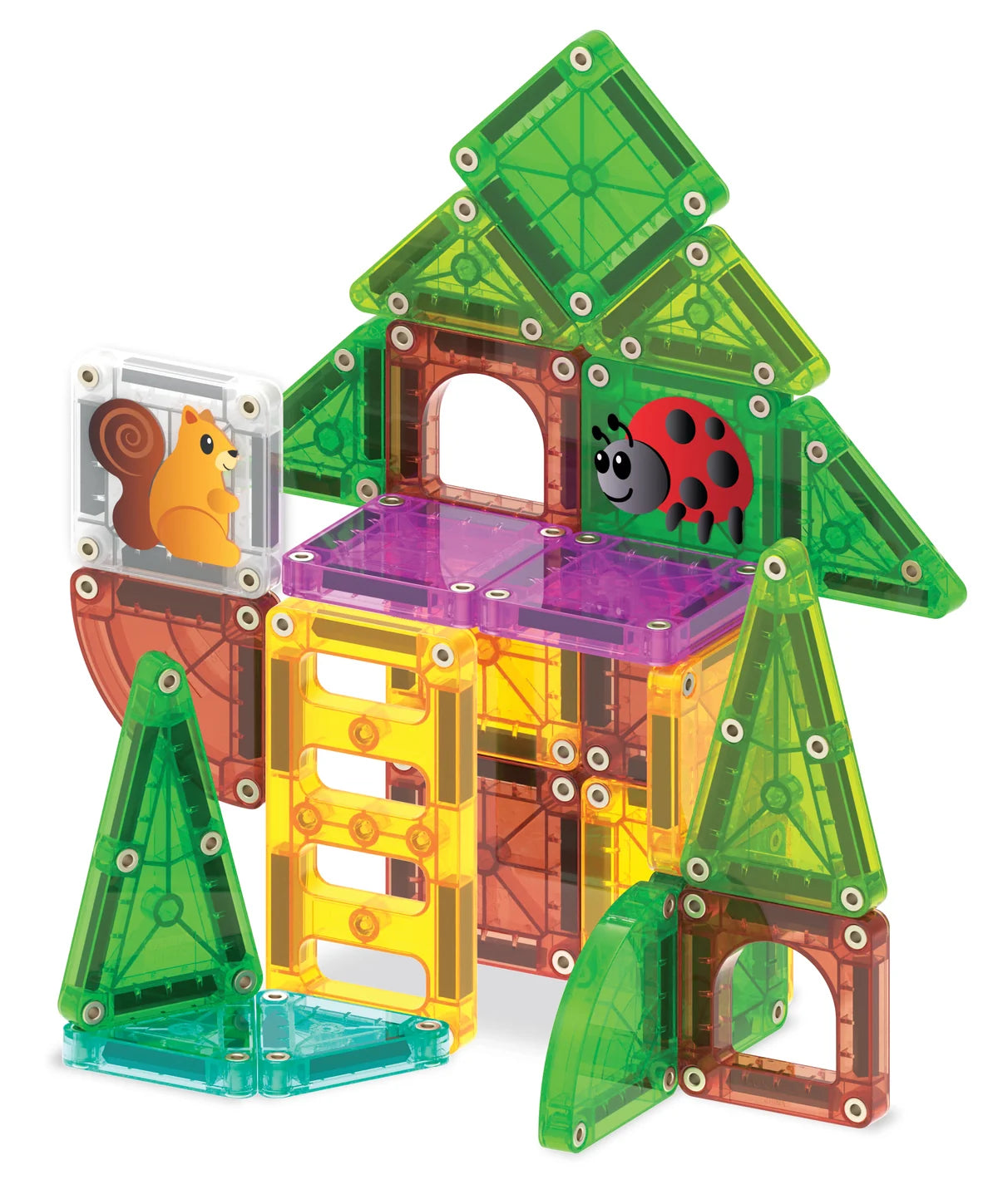 Magnetische bouwset met boomhut en natuurelementen.