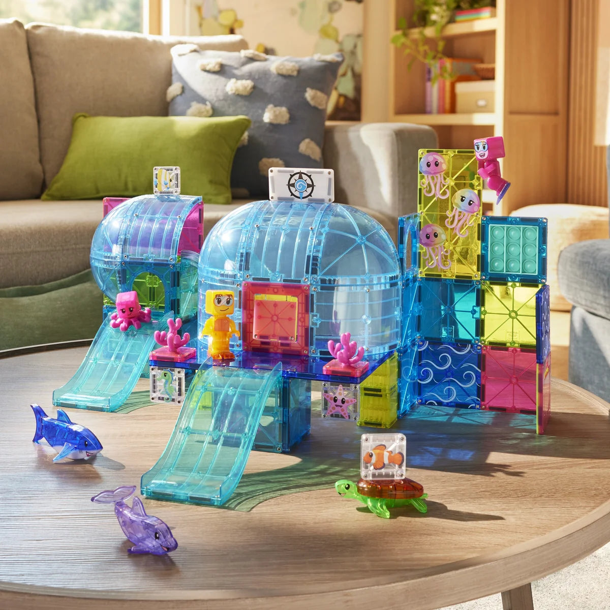 Magnetische bouwset met kleurrijk onderwaterthema.