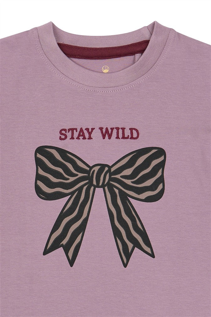 detail strik in tijgerpatroon op oudroze tshirt