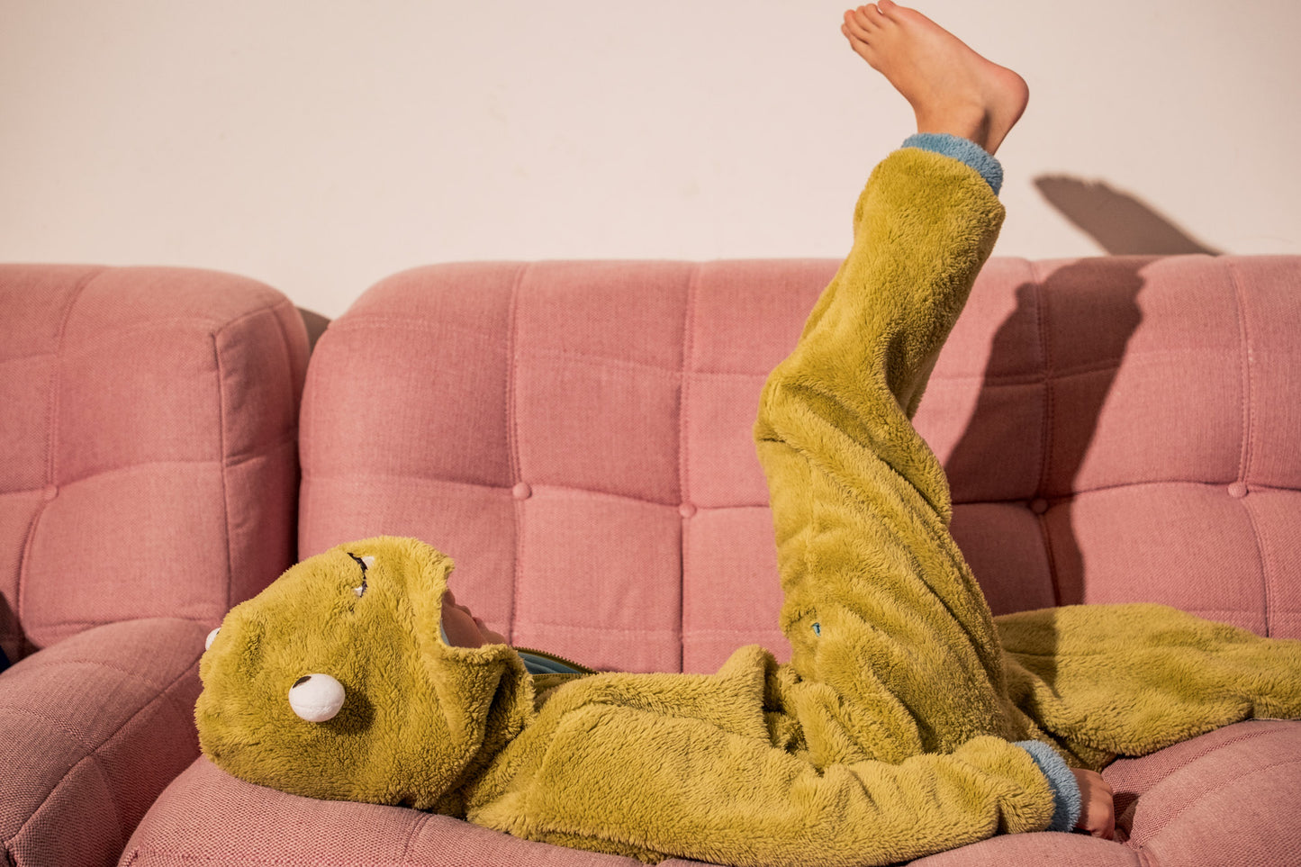 Knusse Woody onesie in alienstijl.