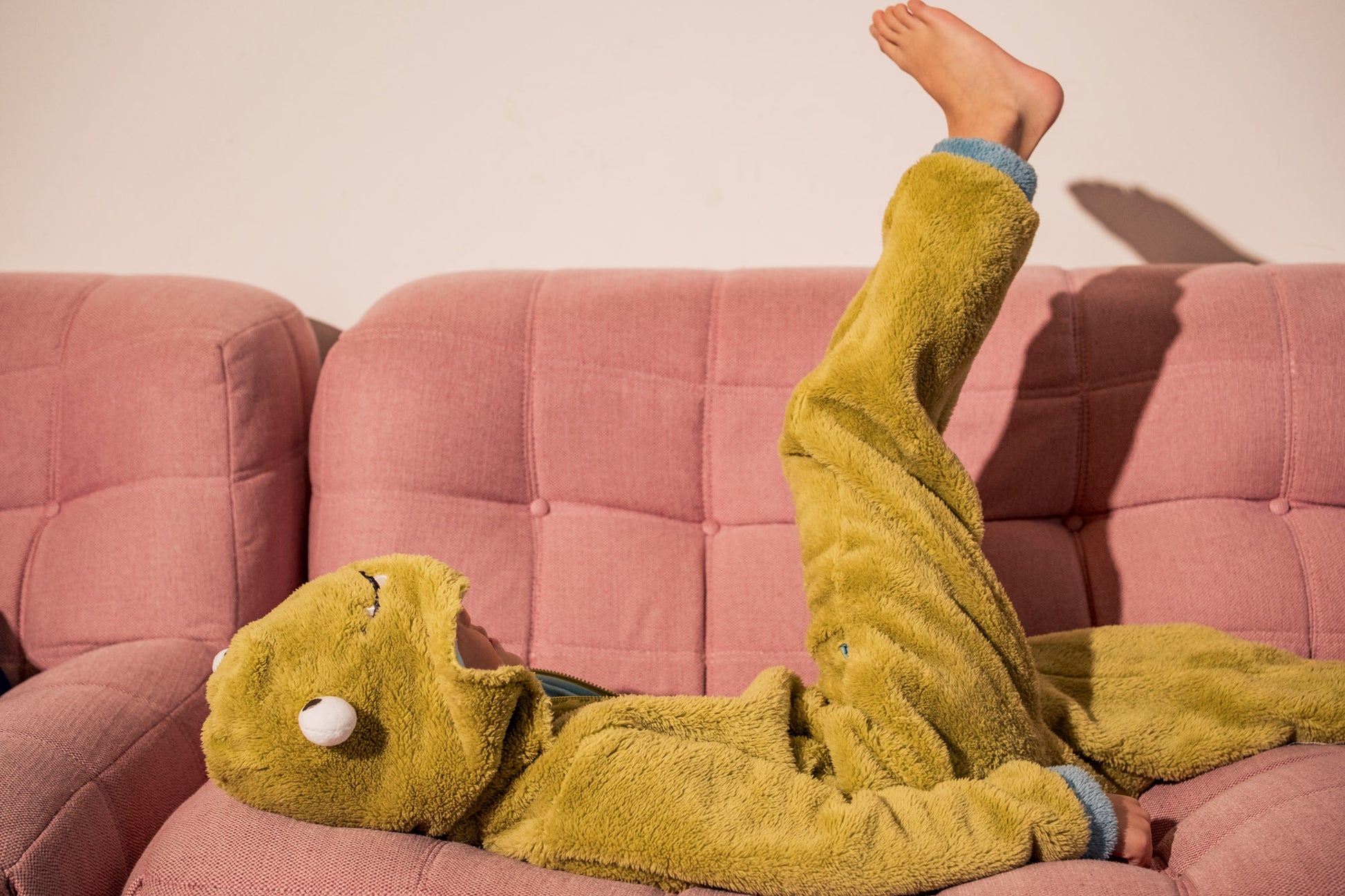 Knusse Woody onesie in alienstijl.