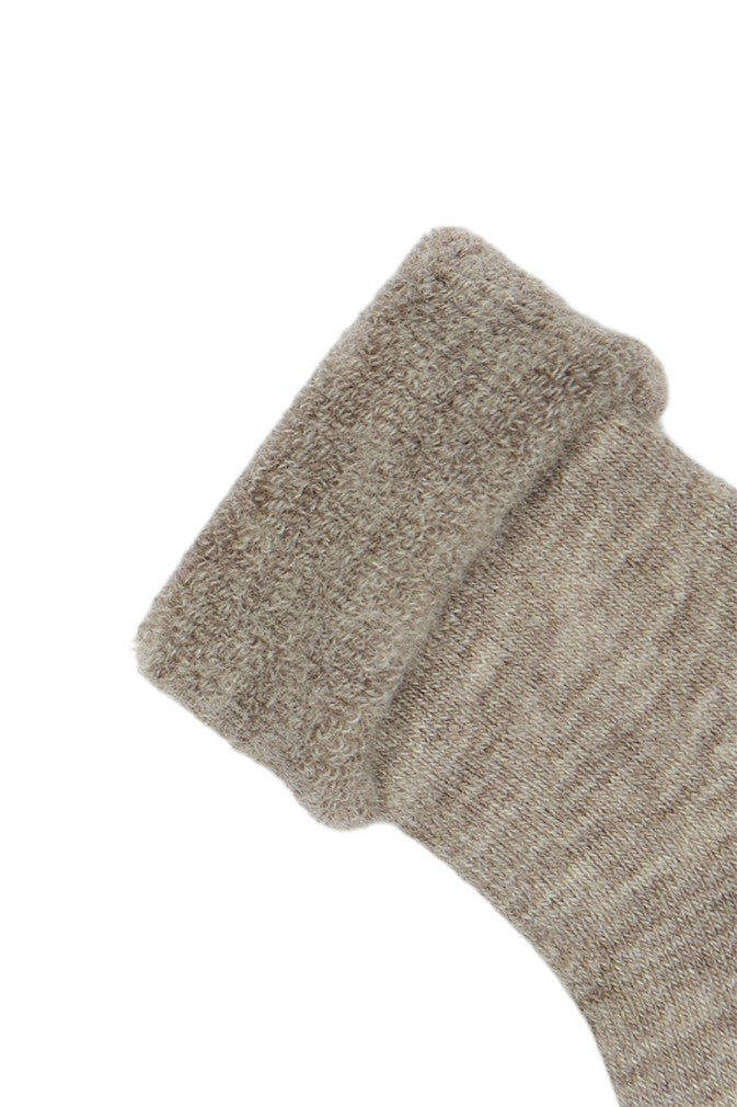 Bruine wollen sokken voor baby’s.